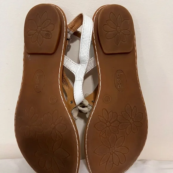 B.O.C. White leather flat sandal in size 9 - Picture 10 of 12